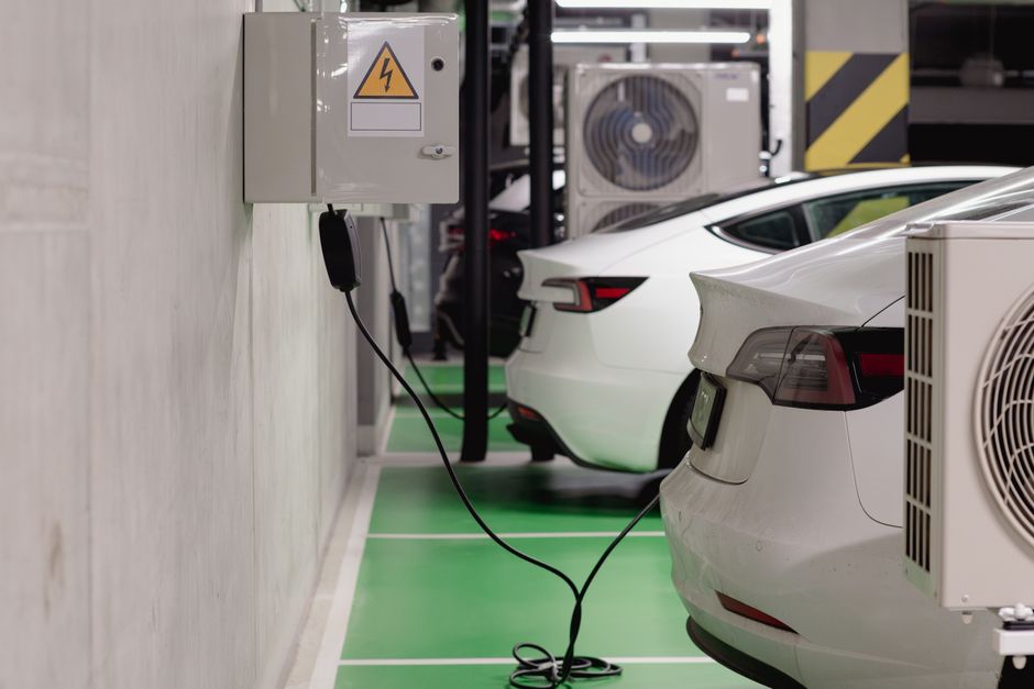 Kaufpreise für E-Autos nähern sich Verbrennern an